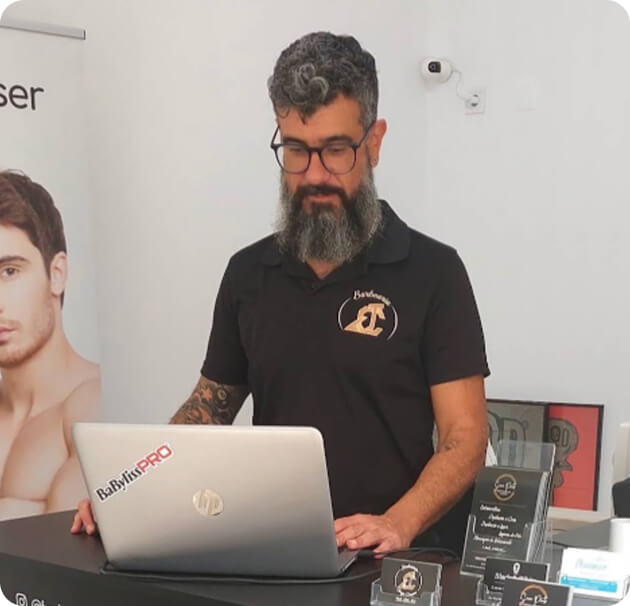 Portrait of Jorge Campos, a barbershop owner from Portugal using GroupCal.
